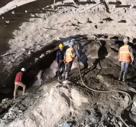 汤阴拱顶带模注浆料的施工流程及注意事项